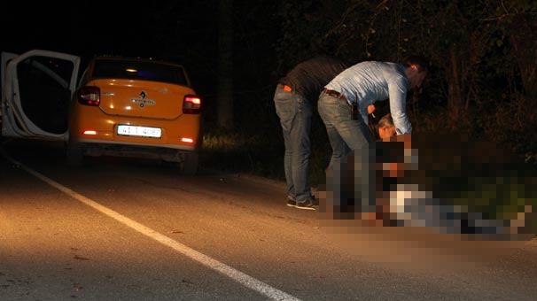 Sakarya'da taksi şoförü aracının yanında ölü bulundu