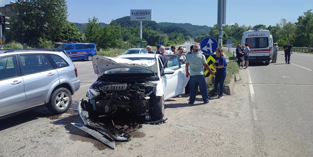 Sakarya'da trafik kazası: Yaralılar var