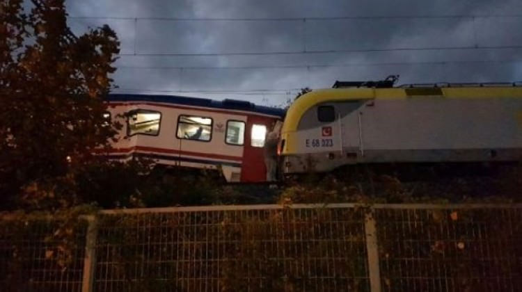 Sakarya'da trenler kafa kafaya çarpıştı!