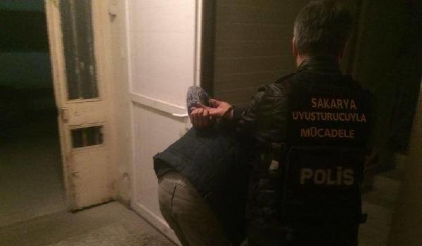 Sakarya'da uyuşturucu satıcılarına operasyon