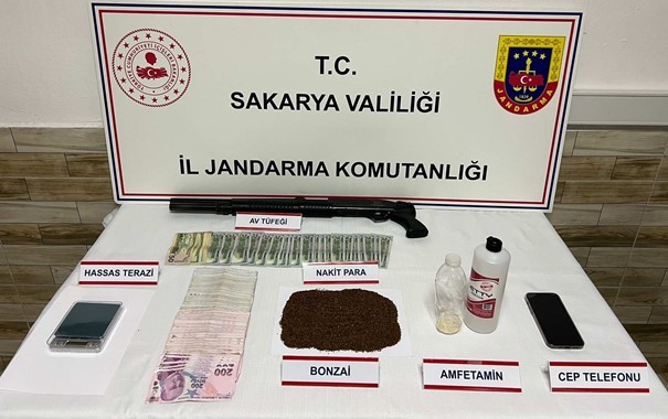 Sakarya'da uyuşturucu ve kaçakçılık operasyonları! 5 şüpheli tutuklandı