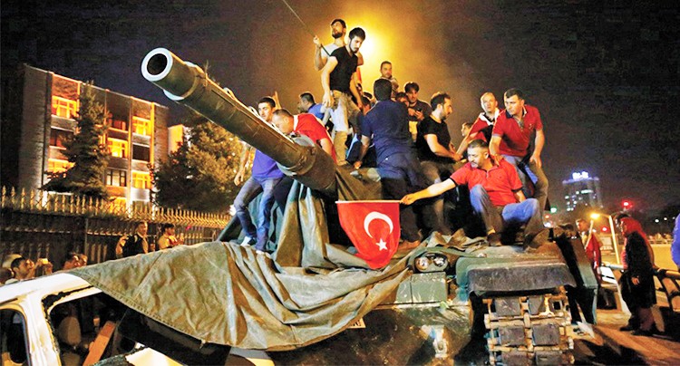 Sakarya'da yeniden görülen darbe girişimi davasında karar: Beraat etmişlerdi müebbet yediler