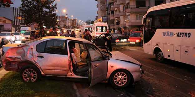Sakarya'da zincirleme trafik kazası! Yaralılar var