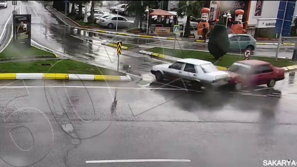 Sakarya’daki trafik kazası KGYS’ye yansıdı 