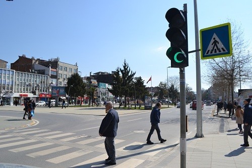 Sakarya’daki trafik lambaları ‘Hilal’ şeklini aldı 