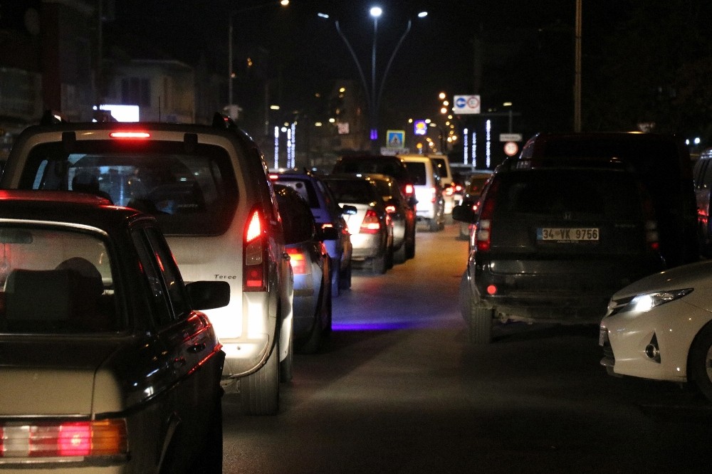 Sakaryalı vatandaşlar fırın ve marketlere hücum etti 