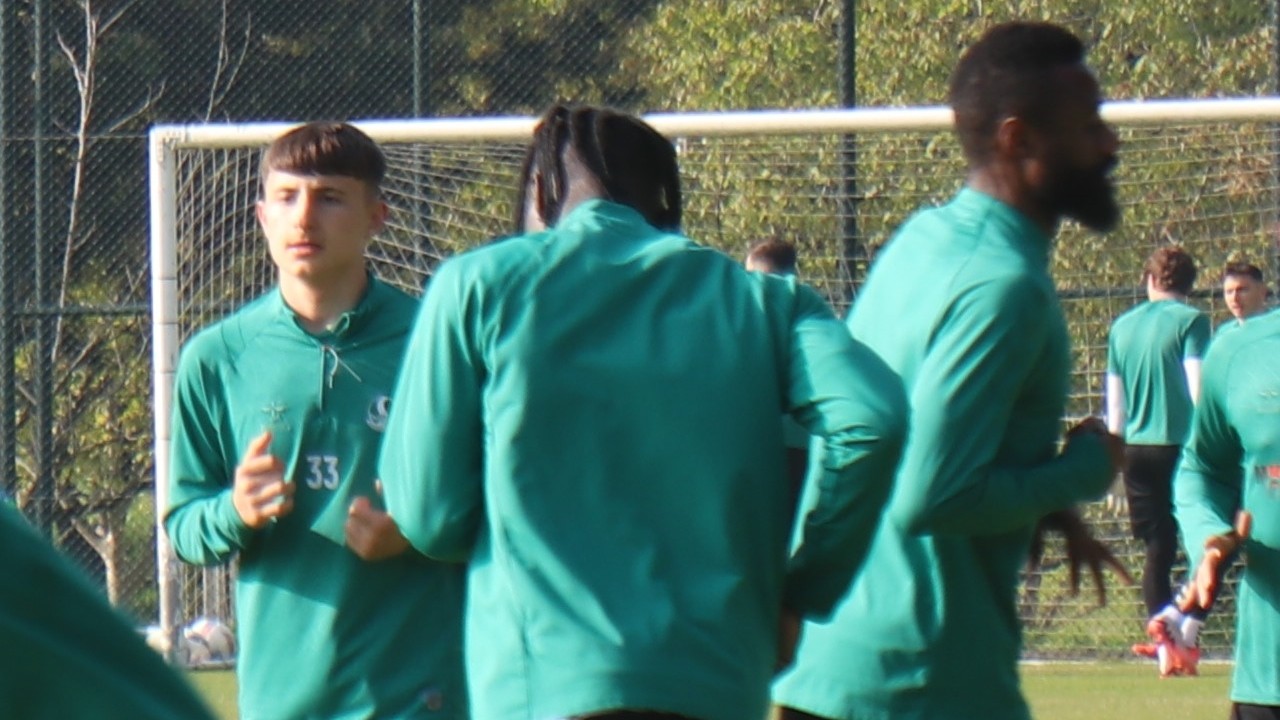 Sakaryaspor, İrfan Buz yönetiminde Erzurumspor maçının hazırlıklarına başladı