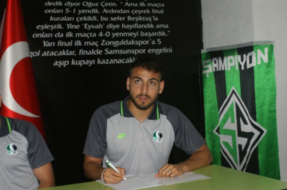 Sakaryaspor’da yeni transferlere imza töreni yapıldı 