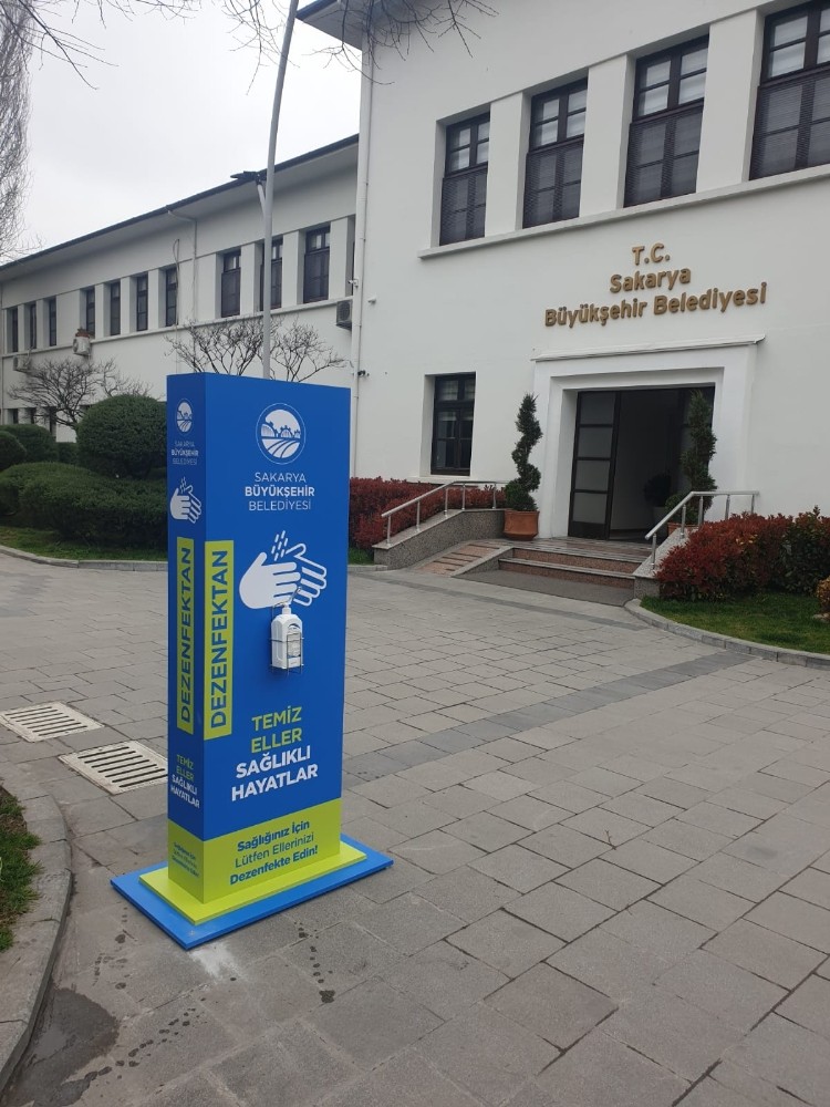 Sakaryq’da muhtelif noktalara dezenfektan otomatları eklendi 
