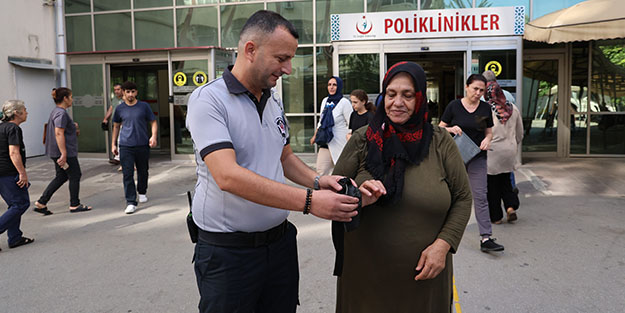 Sakınılan göze çöp battı: Yaşlı kadın yanından hiç ayırmıyordu...