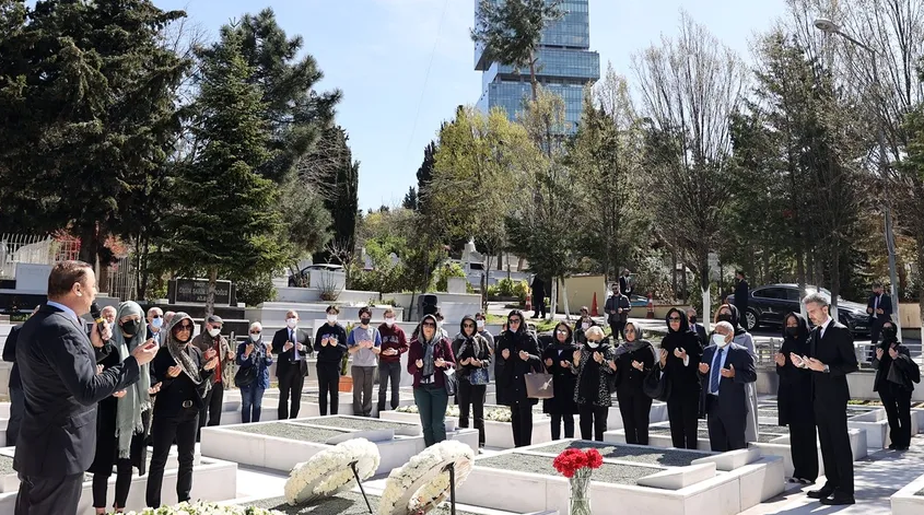 Sakıp Sabancı kabri başında anıldı