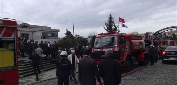 Üsküdar'da Şakirin Camii'nde yangın