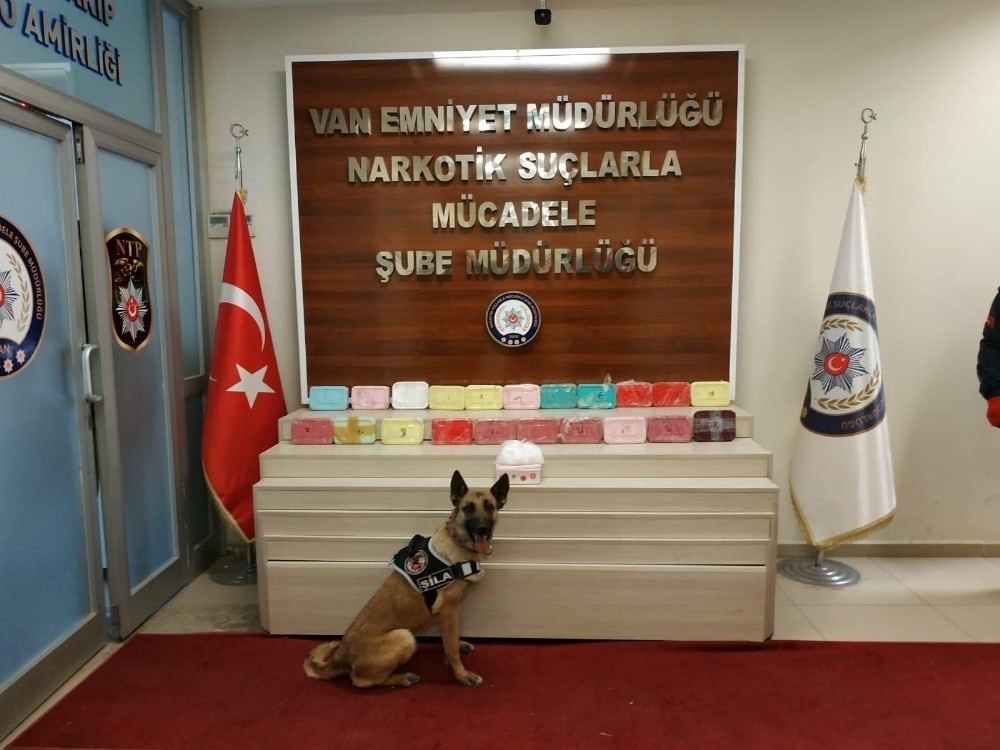 Saklama kaplarından 1,5 milyon TL’lik uyuşturucu çıktı 