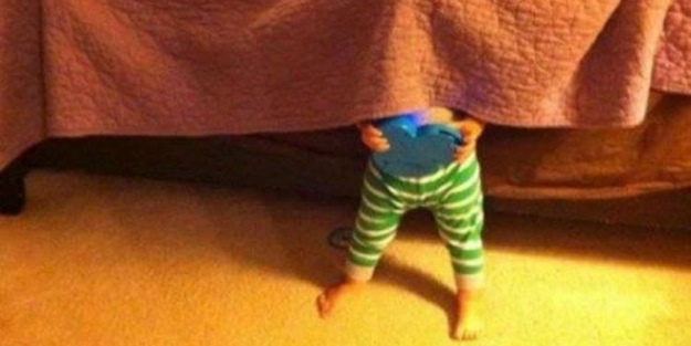 Saklambaç oynarken saklandığını sanan çocuklar güldürüyor!