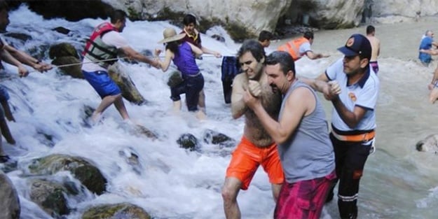  Saklıkent'te büyük şok! 1 ölü, 8 yaralı