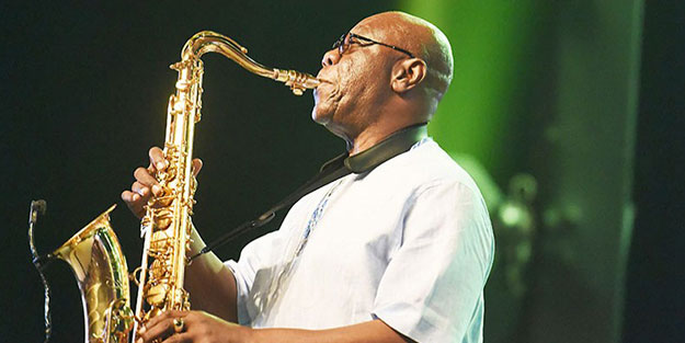 Saksafoncu Emmanuel N'Djoke Dibango koronavirüs nedeniyle öldü