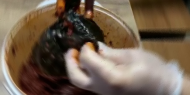 Salça kutusunun içinden çıkan şoke etti!