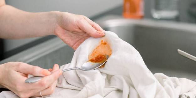 Salça lekesine bu yöntemlerle veda edin