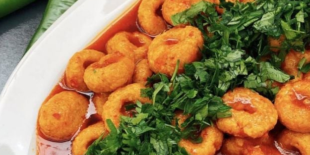 Salçalı sosuyla fellah köftesi: köfte yiyen insanların vazgeçilmezi! Eğer böyle yaparsanız asla dağılmıyor!