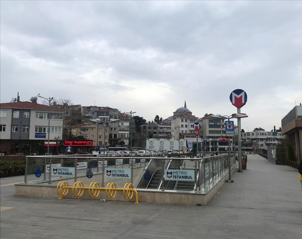Saldırgan koca, boşanma aşamasındaki eşine sokak ortasında bıçakla saldırdı 