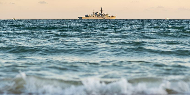 Saldırı sonrası harekete geçildi! Savaş gemilerini konuşlandırdılar