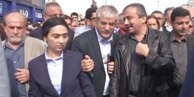 Saldırı yürüyüşünde Figen Yüksekdağ'a taciz!