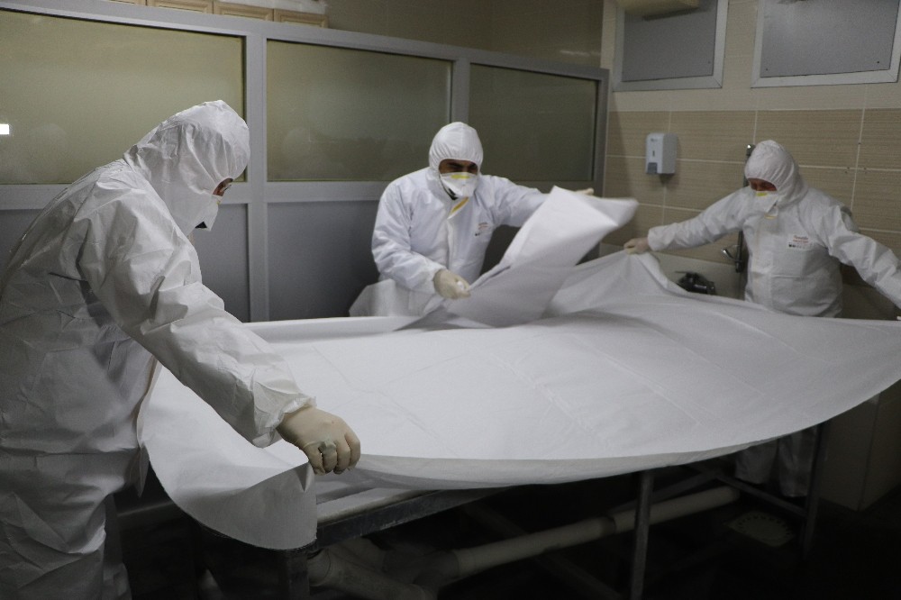 Salgın döneminde gassalların zor görevi 