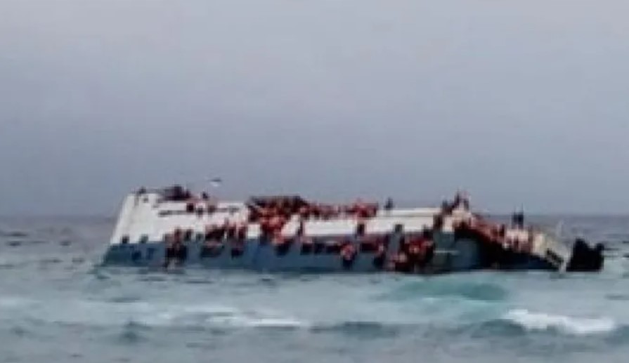 Salgından kaçıyorlardı... Feribot devrildi! 100'e yakın ölü var