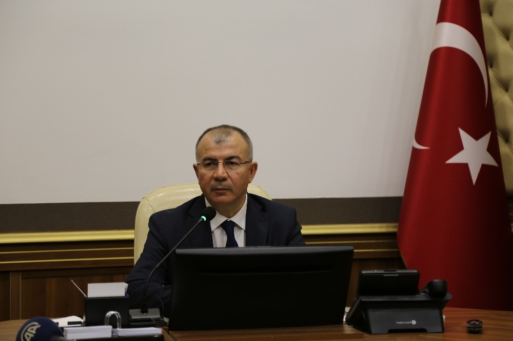 Salgınla ilgili mücadelede başarının sırrını anlattı 