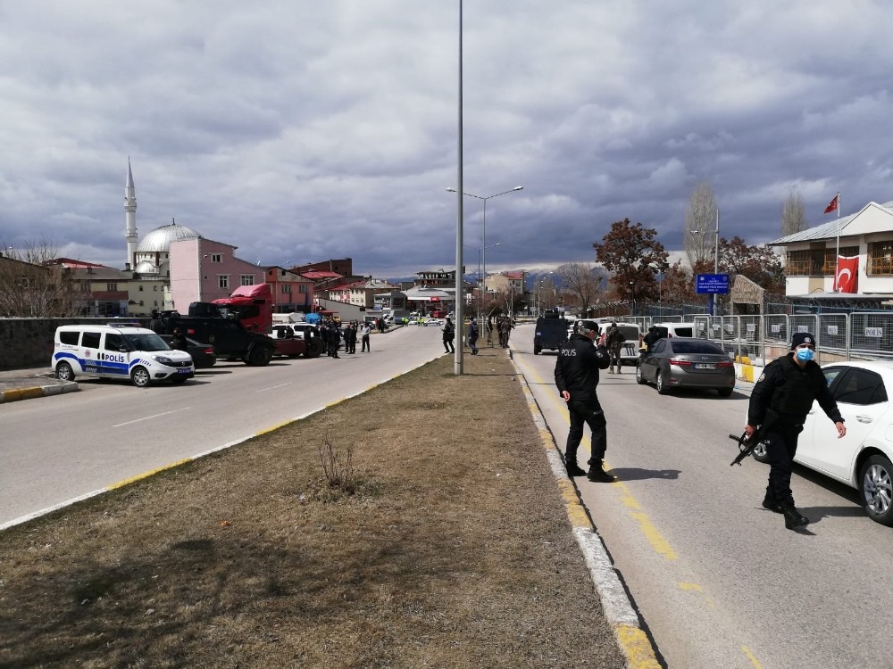 Salı pazarında silahlı kavga: 1 yaralı 