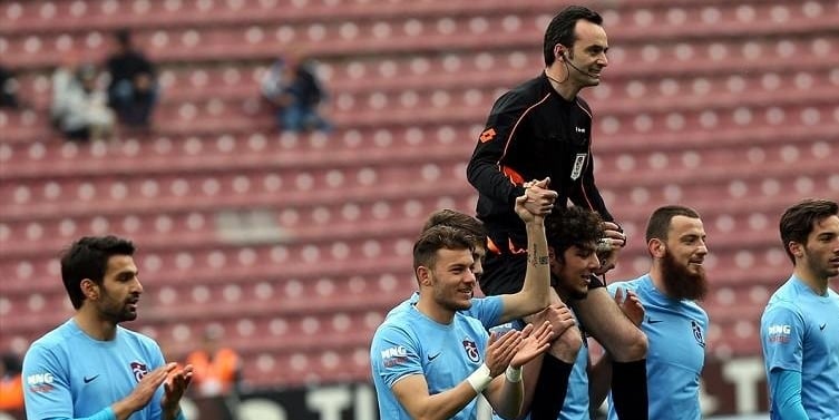 Salih Dursun bu kez hakemi omuzladı!