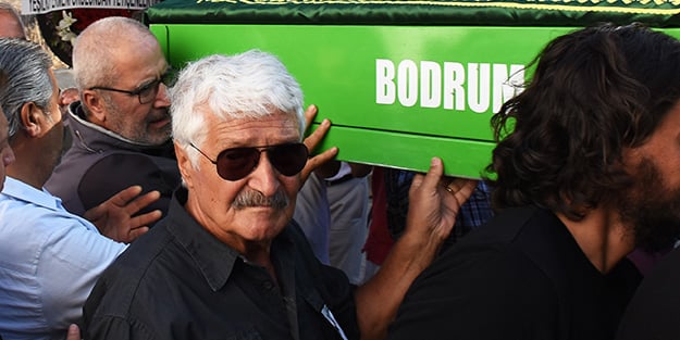 Salih Kalyon'un, eşi ebedi yolculuğuna uğurladı