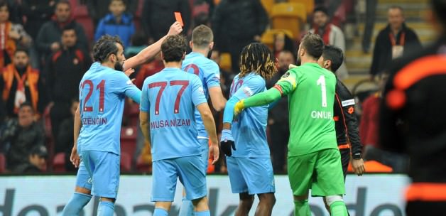 Salih kırmızı kartı niye çıkardığını açıkladı