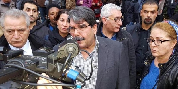 Teröristbaşı Paris'te terör anmasında görüntülendi!