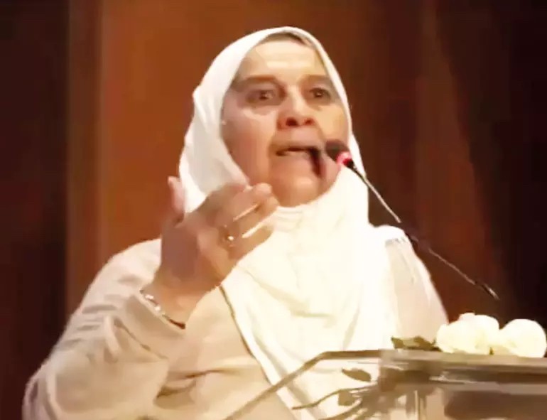 Salih Müslim’in başı örtülü eşinden rezalet! Halt etmişsin sen kadın