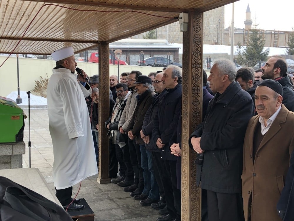 Saliha Özden son yolculuğuna uğurlandı 