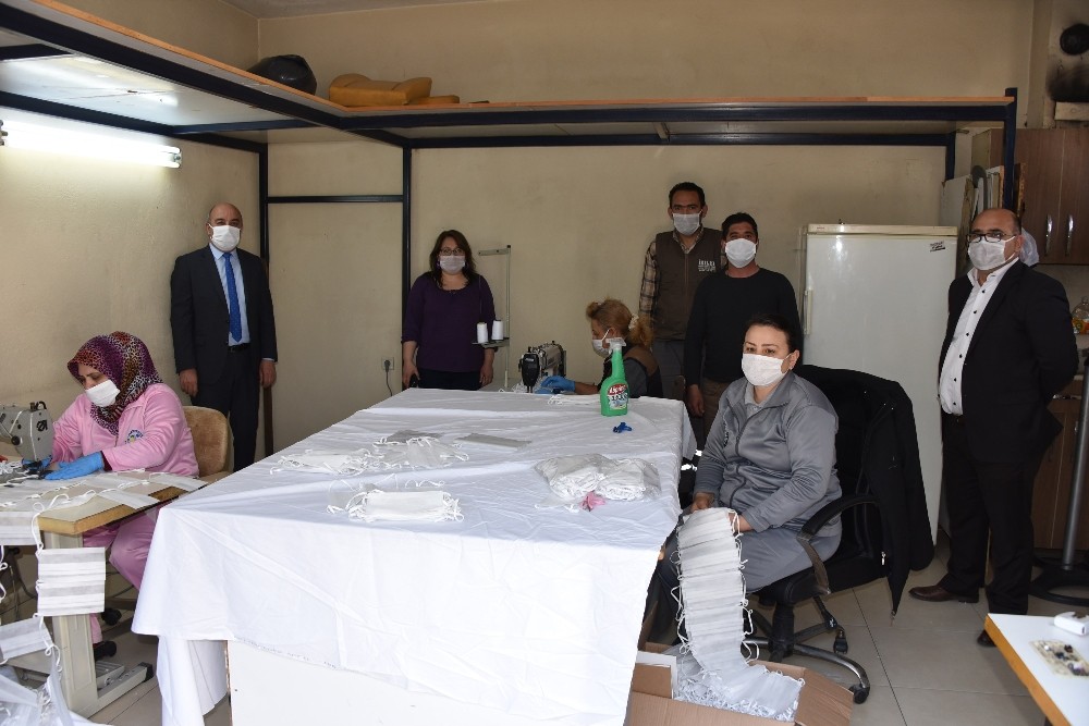 Salihli Belediyesi maske üretimine başladı 