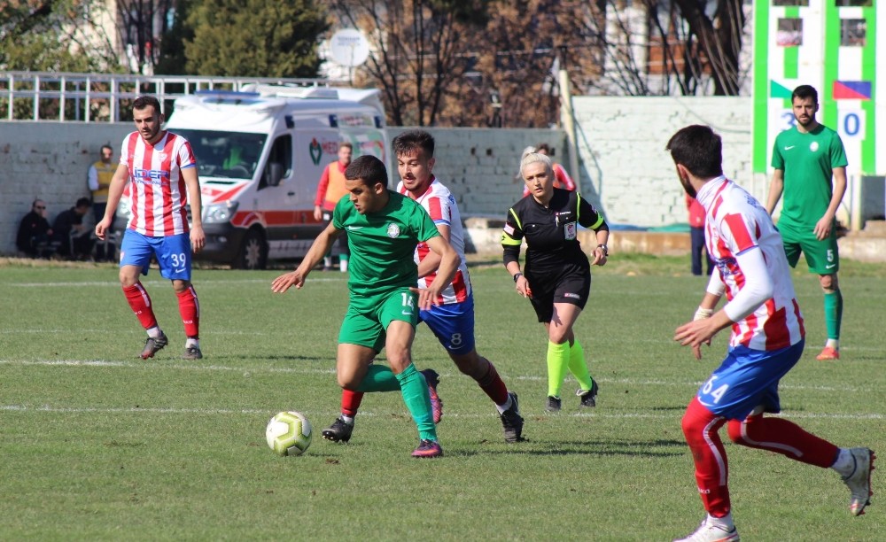 Salihli Belediyespor 3 puanı 3 golle aldı 