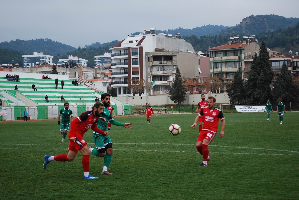 Salihli Belediyespor evinde kazanmak istiyor 
