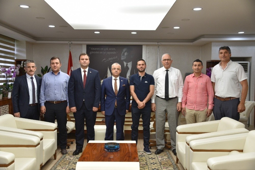 Salihli Belediyespor görev dağılımı yaptı 