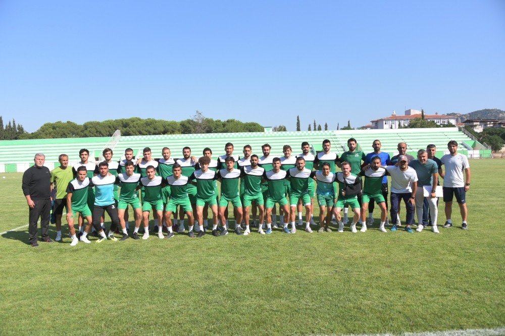 Salihli Belediyespor sezonu kurban keserek açtı 