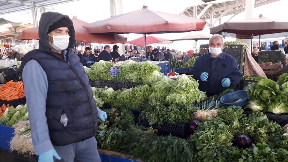 Salihli Çarşamba Pazarı’nda korona önlemi 