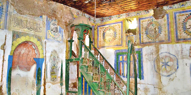 Salihli Damatlı Camii ayağa kaldırılıyor