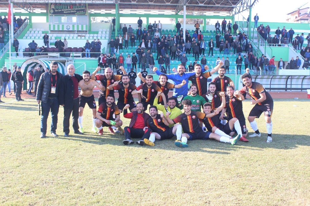 Salihli Emirspor 3 yıl sonra yeniden Süper Amatör Küme’de 