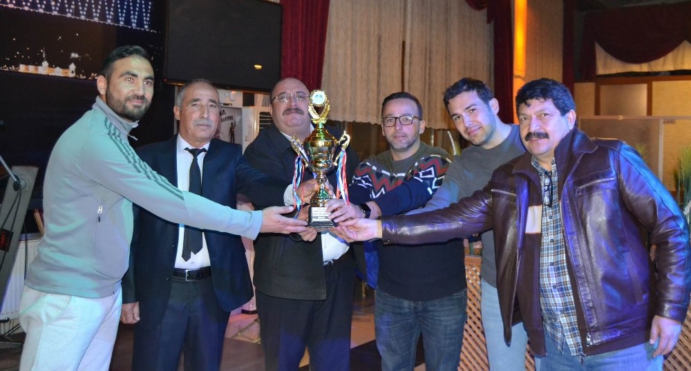 Salihli Emirspor, şampiyonluğunu kutladı 