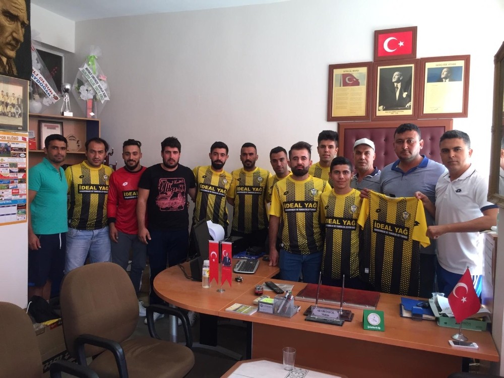 Salihli Kapancıspor transferlerini tanıttı 
