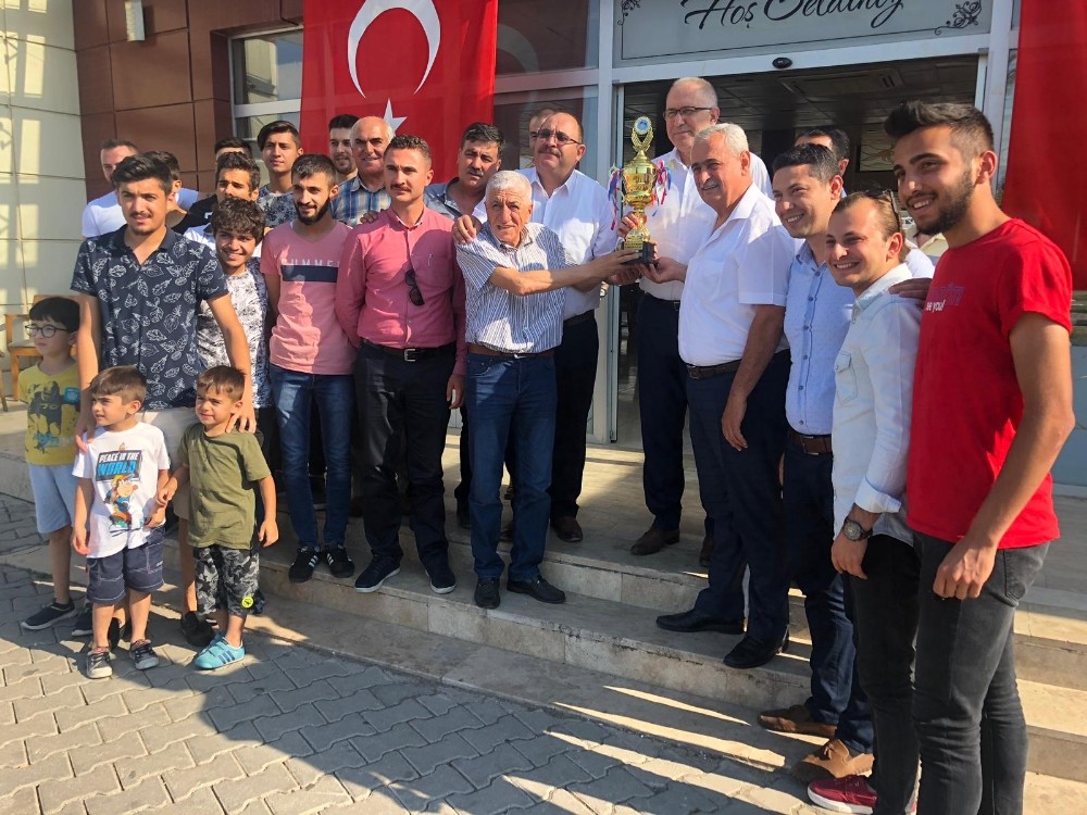 Salihli Kurtuluşspor kupasına kavuştu 