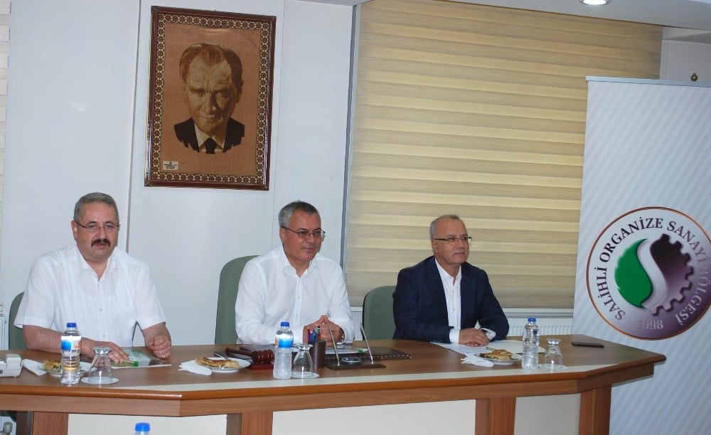 Salihli OSB’deki çalışmalar hakkında Vali Deniz’e bilgi verildi 