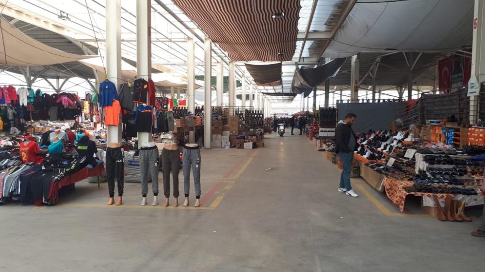 Salihli pazarında korona sessizliği 
