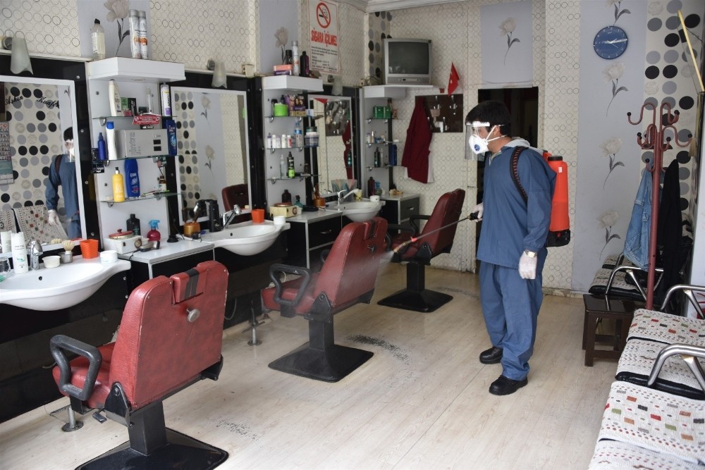 Salihli’de berber ve kuaförler 11 Mayıs’a hazırlanıyor 